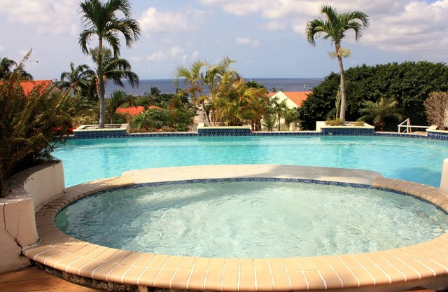 Recently redecorated spacious apartment in luxury Royal Palm Resort