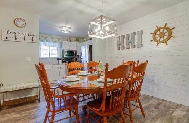 Recently renovated 2 bedroom short walk to the beach getaway.