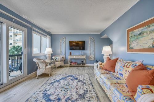 Recently renovated 2Bd, Sleeps 6 Pinnacle Port, with Boat Ramp condo