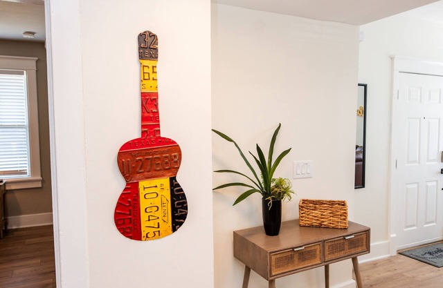 Recently Renovated, 3 BR Sleeps 10, Nashville