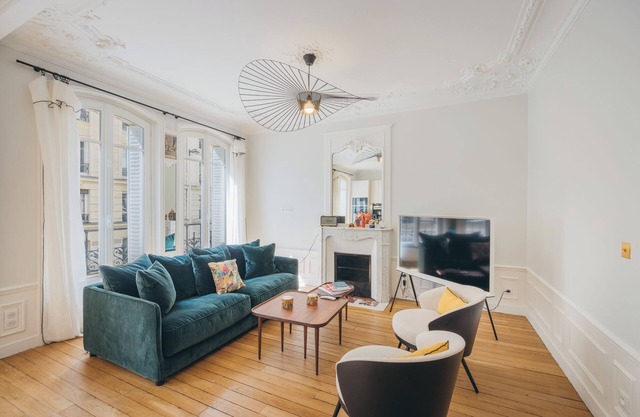 RECENTLY RENOVATED LUXURY 2 BR 1 MILE FROM EIFFEL TOWER