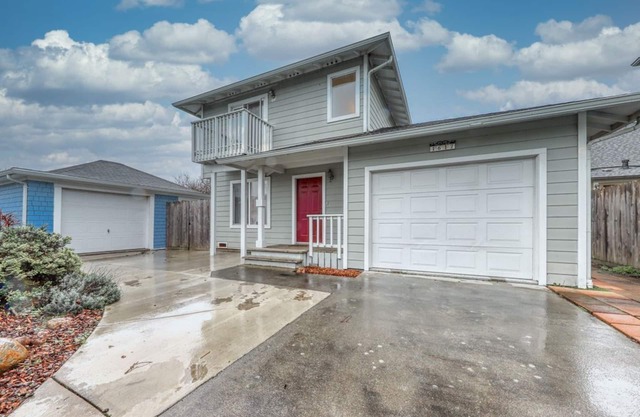 Recently-upgraded, beautiful townhome - close to the business district