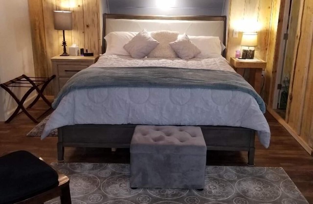Red Barn Haven - Your Romantic Yosemite Getaway!