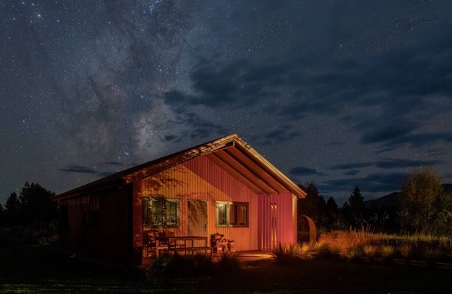 Red Hut - breathtaking scenery with a touch of luxury, Twizel
