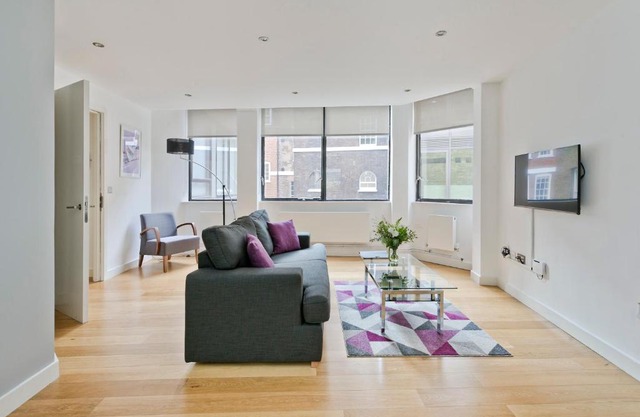 Red Lion Court by City2Stay