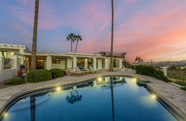 Red Mountain View 4 Bed/3.5 Bath/Pool/Rooftop Deck
