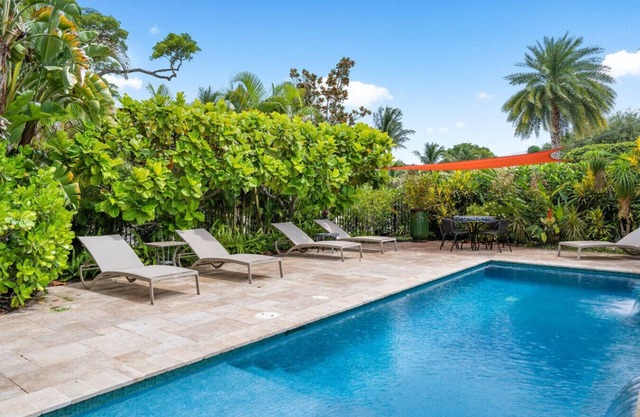 Red Palm Villas: The Coconut