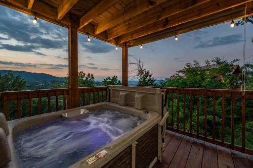 Red Roof Chalet of the Smokies