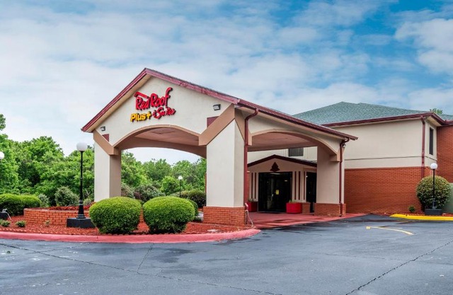 Red Roof Inn PLUS+ & Suites Opelika