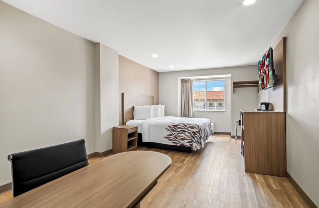 Red Roof Inn & Suites Euless - DFW Airport Southwest