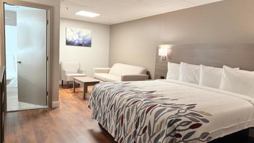 Red Roof Inn & Suites Swansea