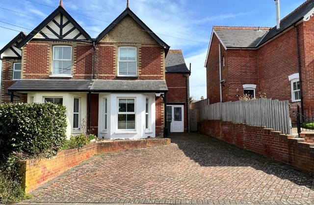 RedButt House, Freshwater, 3 Bedrooms, WiFi, Garden