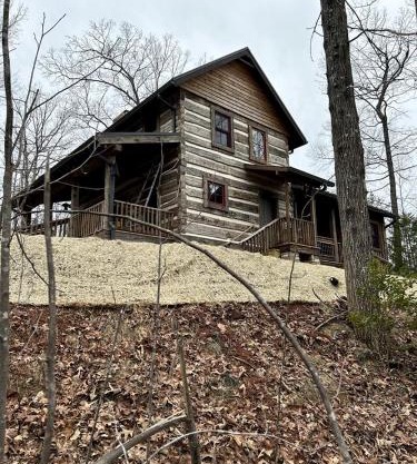 Redesign Wooden Cabin with Jacuzzi and Front Porch in North Carolina