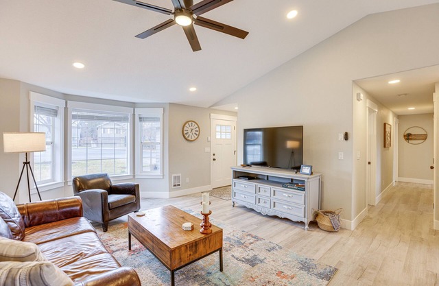 Redmond Vacation Rental w/ Private Yard & Fire Pit
