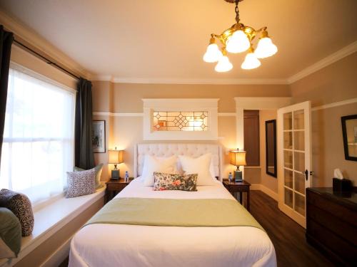 Redtail Inn - 3 Suites Sleeps Up To 12