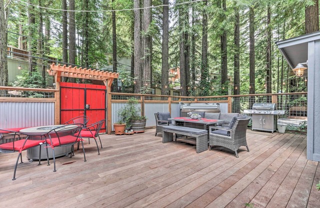 Redwoods Cabin w/Hot Tub: Walk to Russian River!