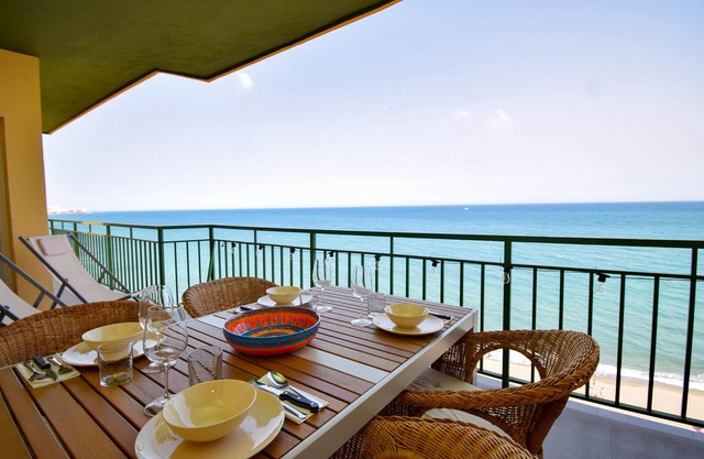 Ref: 204 Beachfront 2 bedroom apartment in Torreblanca with spectacular sea views
