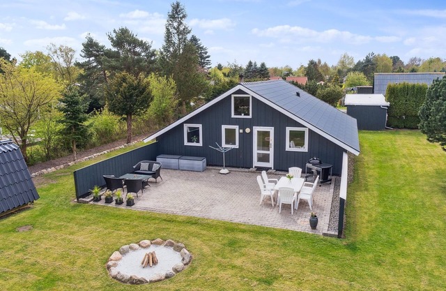 "Reidar" - 600m from the sea by Interhome