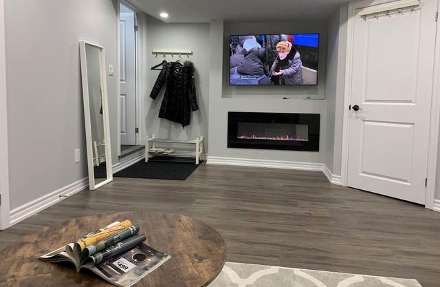 Relax 2 bedrooms with full bathroom and Parking 5 mins to Hwy 404