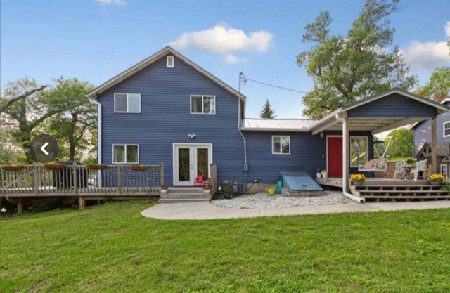 Relax and have fun year -round at Casita Rosita on Roberds Lake.