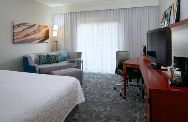 Relax and Unwind! Pet-Friendly Unit, Indoor Pool, Close to Zona Ross Mall!