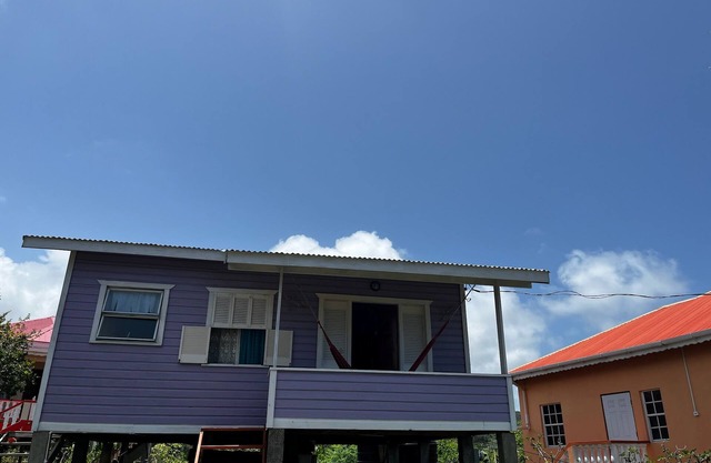 Relax at Debbie’s Herbal Tea Cottage: Ocean Views, Farm-to-Table & Nature Trails