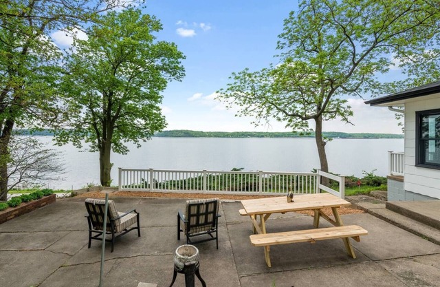 Relax at Eagle's Nest on the Mississippi River!