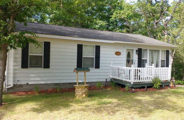 Relax at Hilltop Cottage - By Lake Margrethe "Dog Friendly & has a Game Room!"