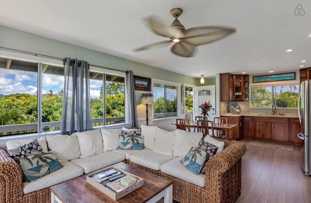 Relax at Kapakai Cottage – 2-Bedroom Comfort with Full Kitchen & W/D