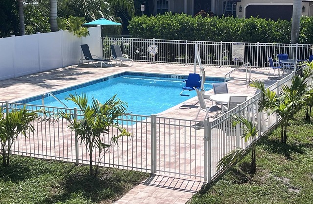 Relax at the Blue Buttercup in Sarasota's sweet SouthSide village!