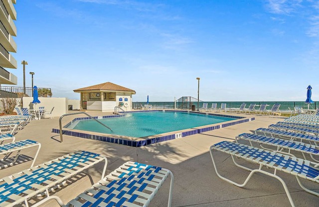 Relax & Chill Beachside Condo