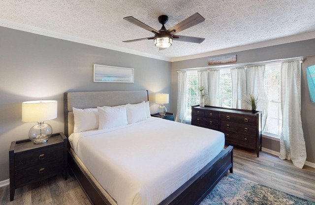 Relax & Enjoy | Hot Tub, Porch Swing, Pet-Friendly