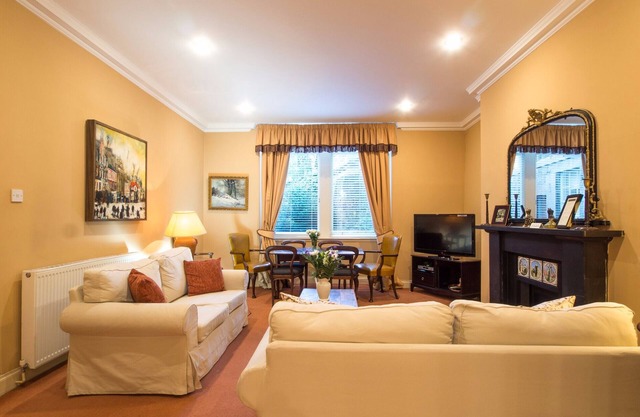 Relax in this comfortable and spacious city centre home - Parking Included