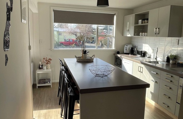 Relax @ Jollie - Cozy 3-Bed Home, Central Twizel