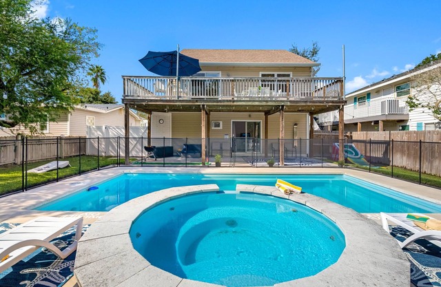 Relax & Play! Pool, Spa + Game Room by Crystal Beach