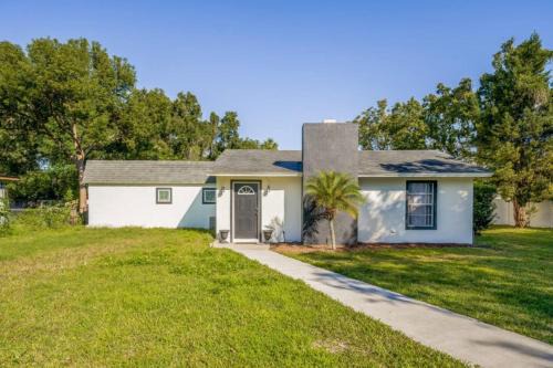 Relax & Unwind 1br Retreat Wpool Access & Wi-fi