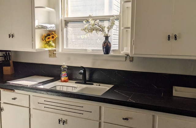 Relaxing 2-bed unit (pet -friendly)- 10 min from State Fair and Brewer's Stadium