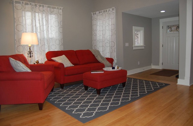 Relaxing 3 bedroom home w/full kitchen & WiFi; walking distance to restauraunts