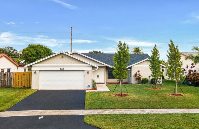 Relaxing 4 Bedroom Home With Pool