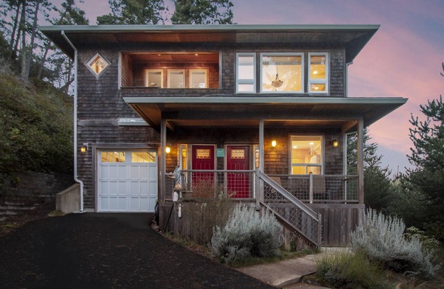 Relaxing Beach Home that is a Surfers Haven, Walk to Beach, Dogs Welcome