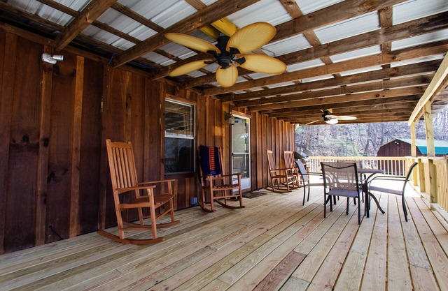 Relaxing, cozy cabin in the heart of the Red River Gorge!