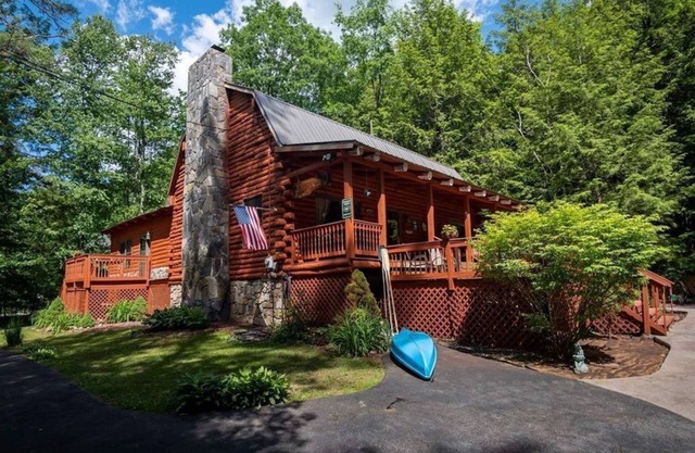 Relaxing Forest Retreat/minutes from Lake George