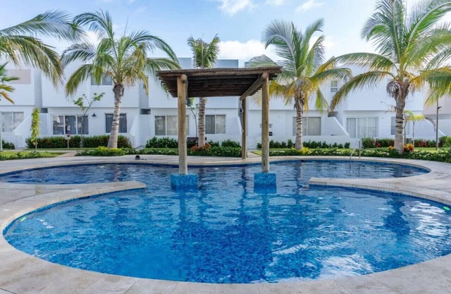 Relaxing Home with Pool – 3 Minutes to Sand & Sea