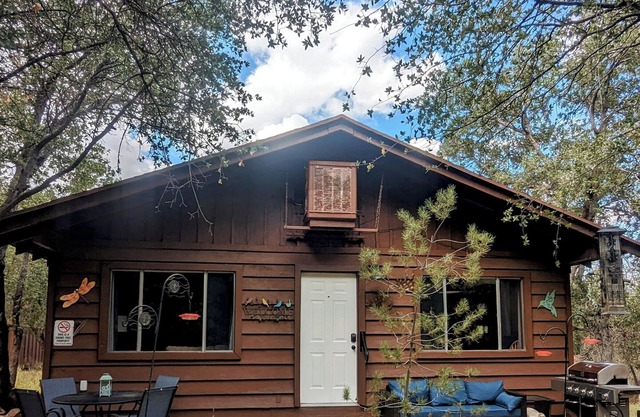 Relaxing house on 9 acres with 3 Bird Gardens & trails in amazing Ramsey Canyon.