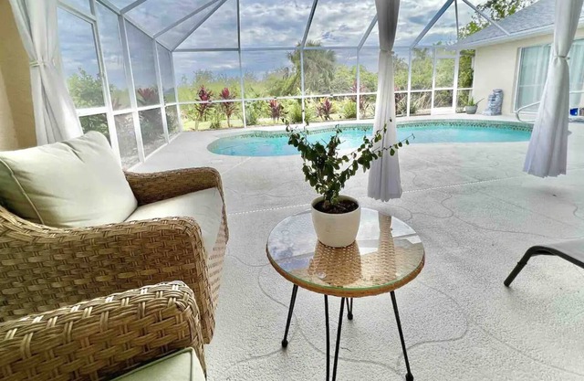 Relaxing house with private pool 15 minutes from beach