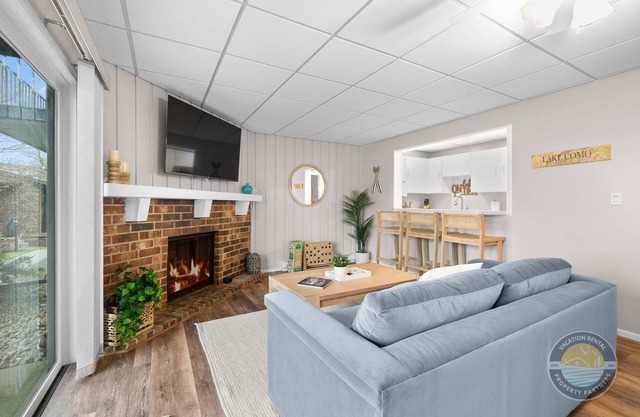 Relaxing Lake View Escape – Pool, Tennis & Summer Fun!