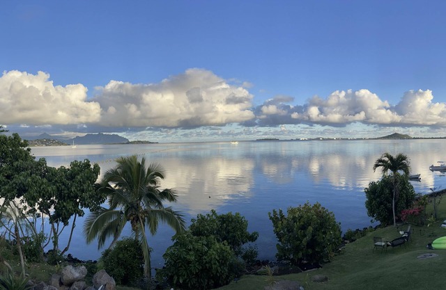 Relaxing oceanfront home overlooking Kaneohe Bay
