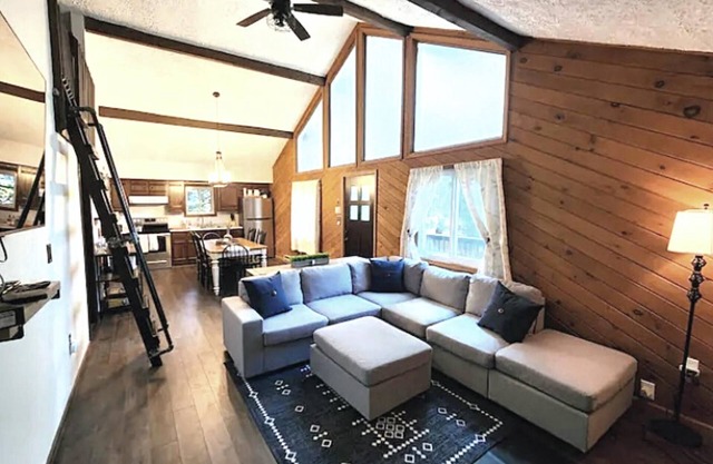 Relaxing Poconos Getaway Poconos w/Hot Tub! Dog Friendly