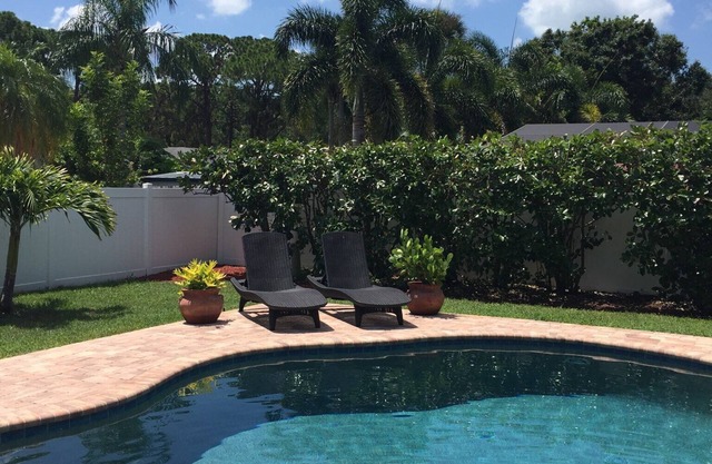 Relaxing Pool Home One Mile From The Beach!