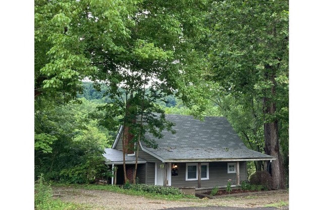 Relaxing Riverside Retreat - Eagle View Cabin